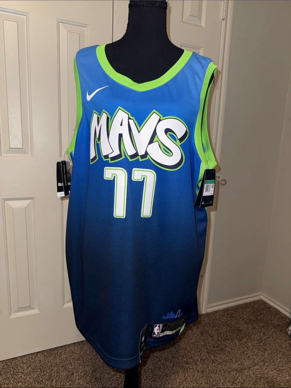 Nike Luka Dončić #77 Dallas Mavericks 2019 City Edition Swingman Jersey XL NWT